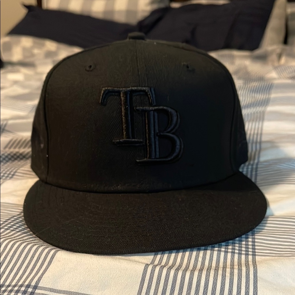 New Era Black Fitted Hat Sleek Design